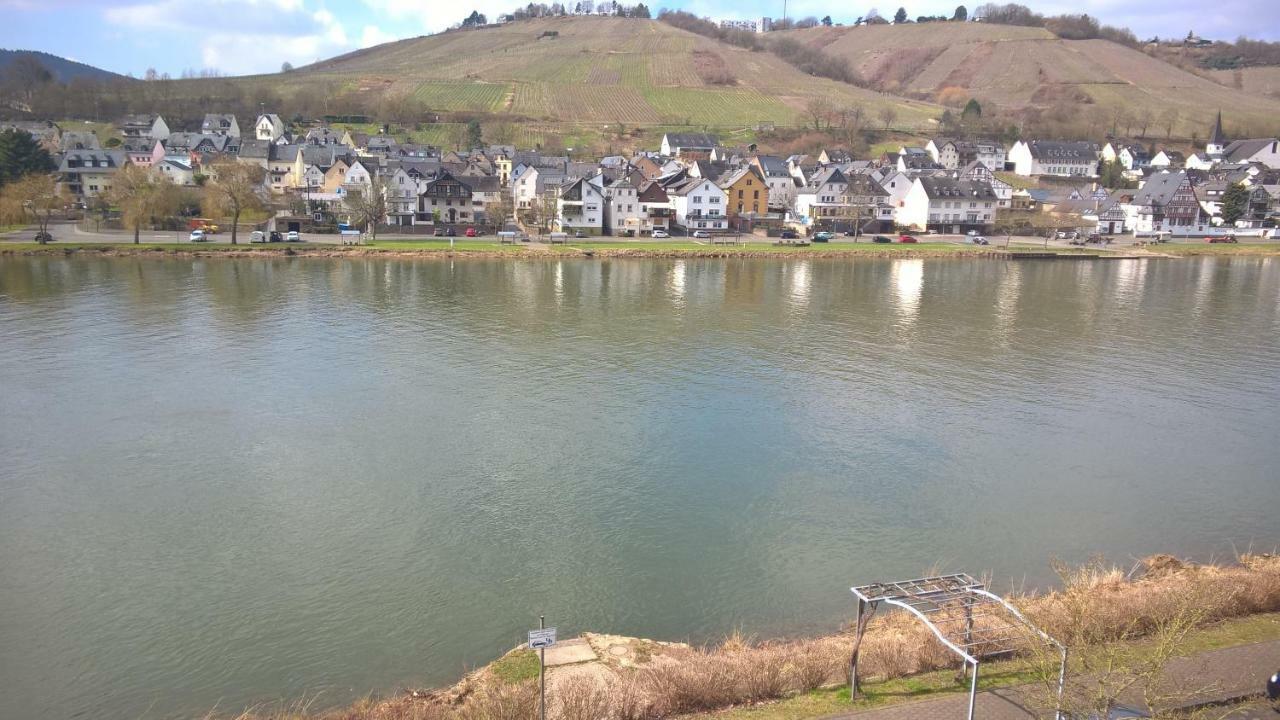 Ferienwohnung Mosel Ausblick Zell Exterior foto